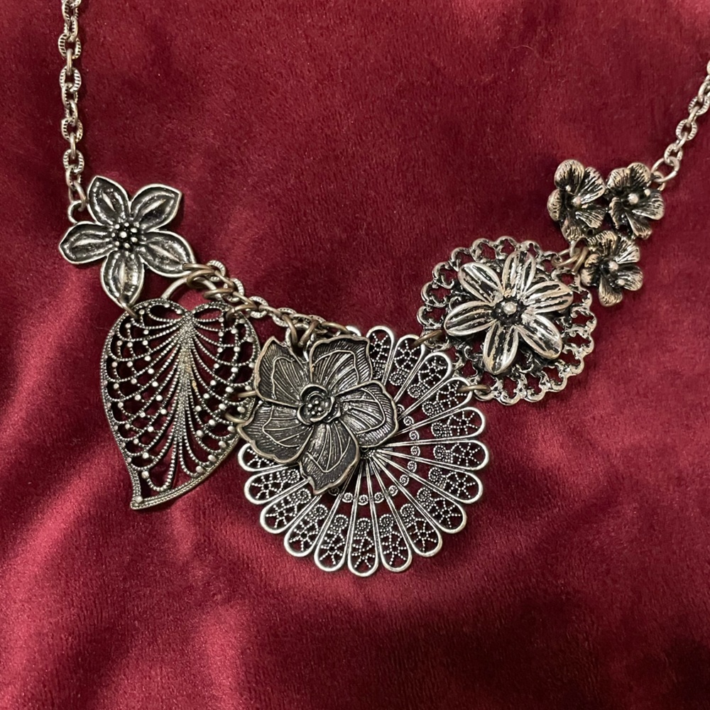 Chunky flower necklace
